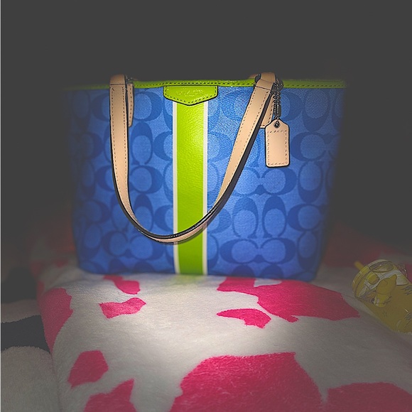 Small C💙ACH T💚TE (barely used) ✨ - Picture 2 of 8